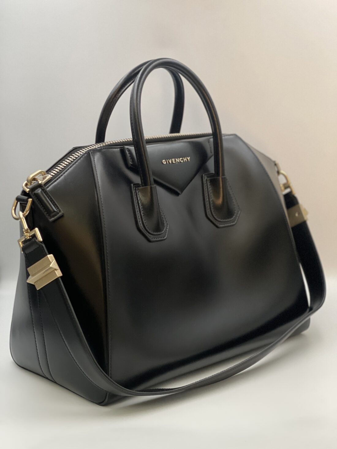 Givenchy - Antigona Leather 2 Way Handbag